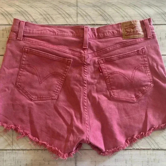 Levi’s Red High Rise Shorts 34 - Picture 5 of 6